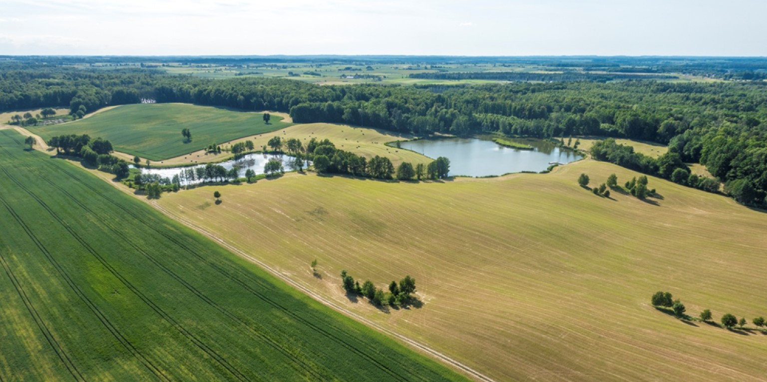 palác kaštieľ hotel reštaurácia ubytovanie apartmány izby v Poľsku Mazury